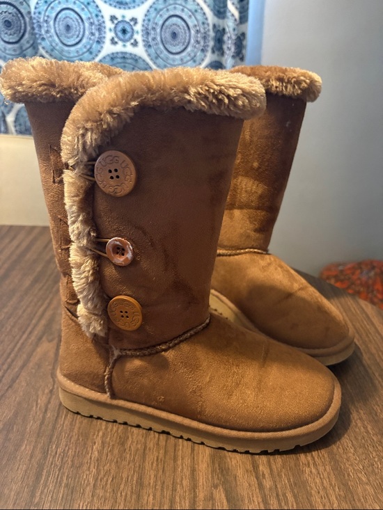 UGG Shoes - UGG Size 7 Australia Bailey Button Triplet Boots Chestnut Suede Sheepskin